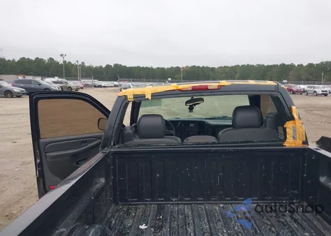 2005 Chevrolet Silverado 1500 Work Truck from USA, damaged, VIN 1GCEC14X85Z315898